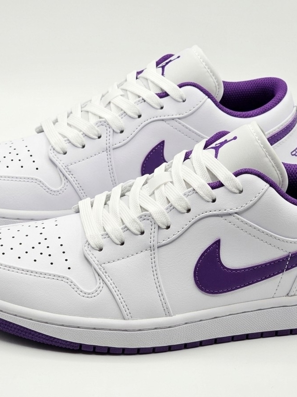 Nike Women's Low-Top Sneakers - White & Purple